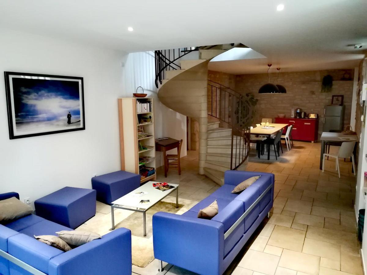 Gite La Maison Des Pelerins Villeneuve-dʼAveyron Eksteriør billede
