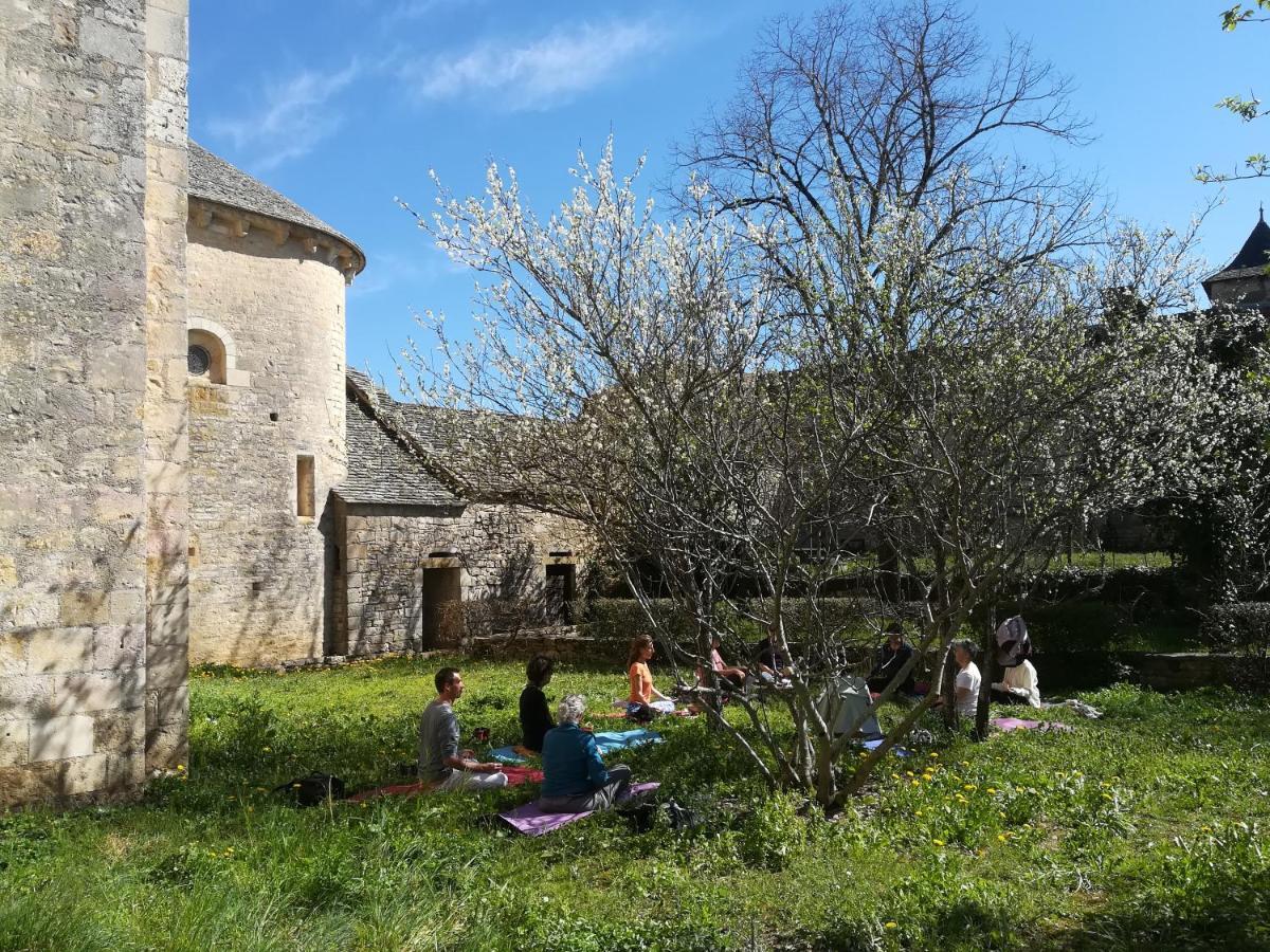 Gite La Maison Des Pelerins Villeneuve-dʼAveyron Eksteriør billede