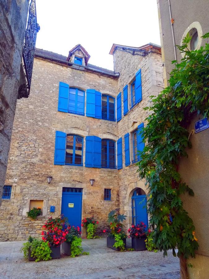 Gite La Maison Des Pelerins Villeneuve-dʼAveyron Eksteriør billede