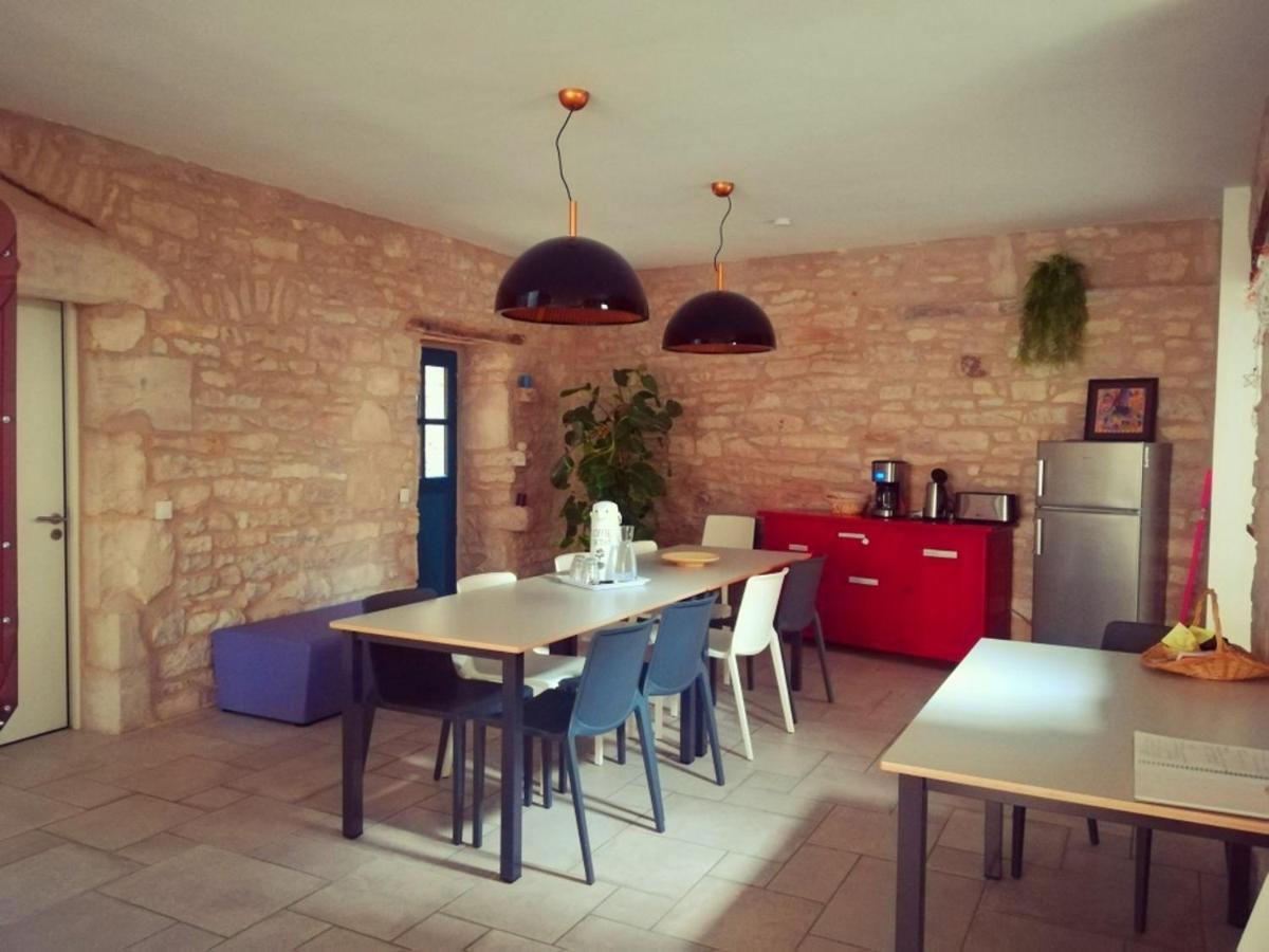 Gite La Maison Des Pelerins Villeneuve-dʼAveyron Eksteriør billede