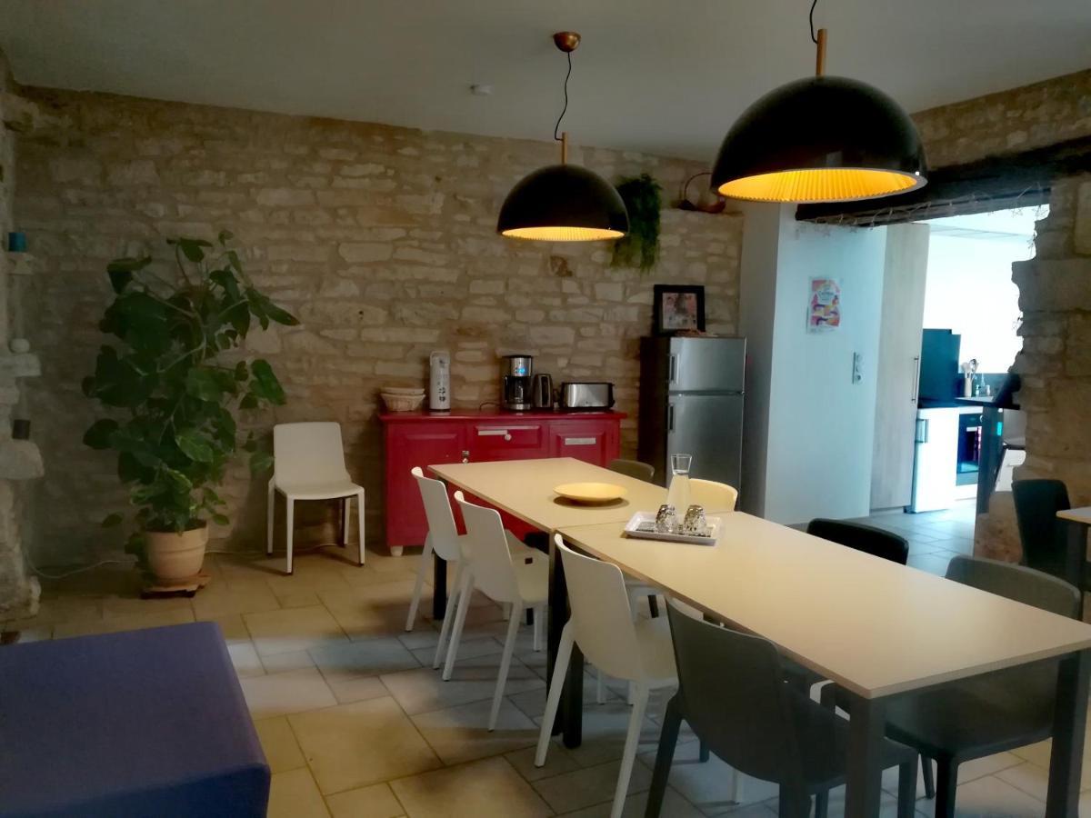Gite La Maison Des Pelerins Villeneuve-dʼAveyron Eksteriør billede