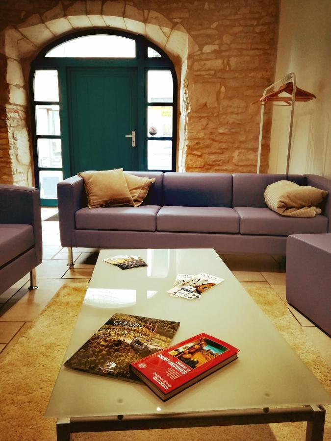 Gite La Maison Des Pelerins Villeneuve-dʼAveyron Eksteriør billede